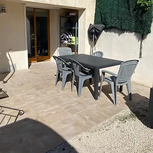 Appartement Ravissant Studio Au Centre De Les Pin Proche Marseille, Aix, Toulon, Plages